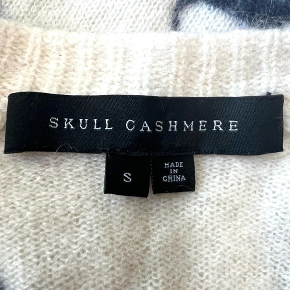 Skull Cashmere Riley Skull Graphic V Neck Long Sleeve Cozy Sweater Women’s Small - Picture 13 of 14